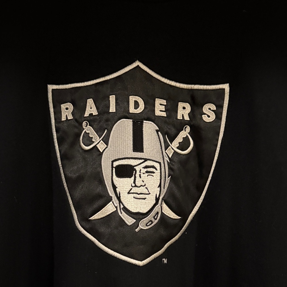 STARTER Black Raiders Crewneck Sweater - Picture 2 of 4